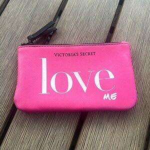 Love me pouch with zipper